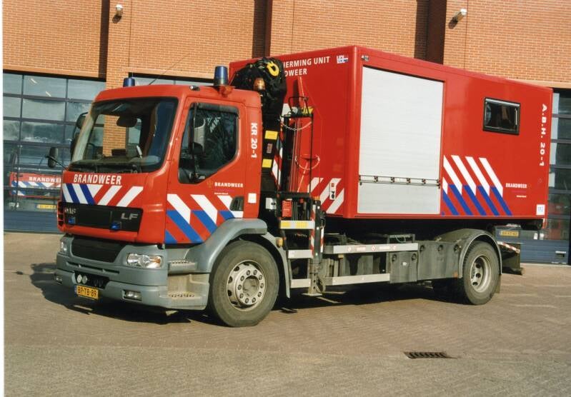 Kenteken: BP-TB-89 Roepnummer: KR20-1 > 17-9281 Type voertuig: HA-KR Merk &amp; Type: DAF FF.LF55.250-18 Opbouw: VDL-MKG Bouwjaar: 2004 In dienst: 2004 Uit dienst: Standplaats: Rotterdam-Frobenstraat. v/m district Noord > cluster Zestienhoven