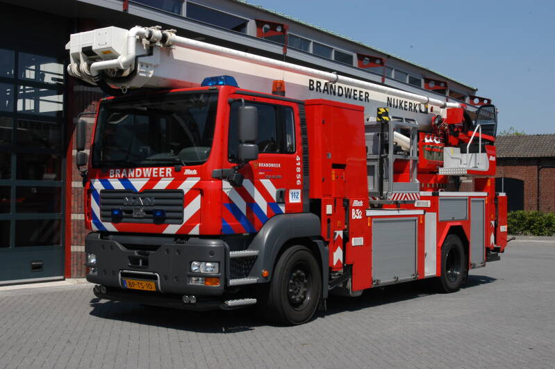 Kenteken: BP-TS-10 Roepnummer: 41-856 > 07-1151 Kenteken: BP-TS-10 Type voertuig: HW-32 Merk &amp; Type: MAN 18.363FLC[TG-A] Opbouw: Metz-Wümag Bouwjaar: 2004 In dienst: 2004 Uit dienst: 2019