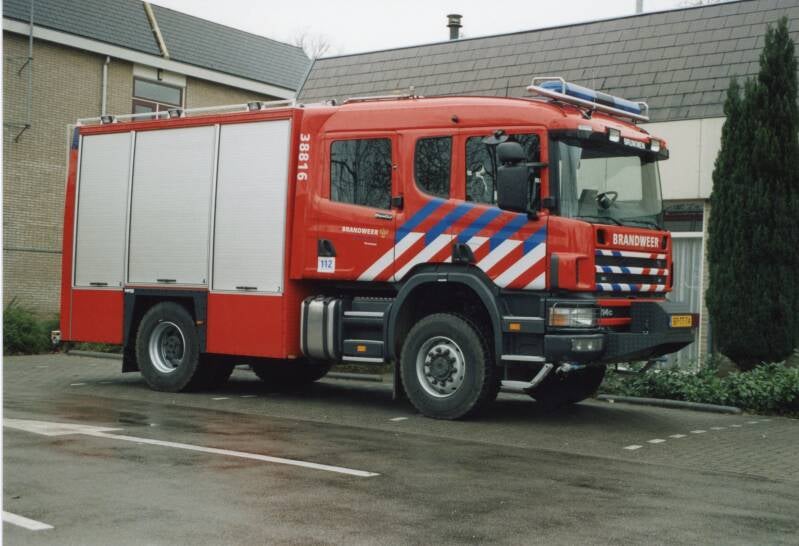 Kenteken: BP-TT-74 Roepnummer: 38-816 > 06-8341 > 06-3941 Type voertuig: TS7 LD3250 HD240 T3750 Merk &amp; Type: Scania P114C4x4HZ340 Opbouw: Mucar-Godiva Bouwjaar: 2004 In dienst: 2004 Uit dienst:
