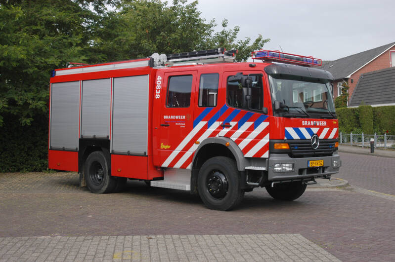 Kenteken: BP-XV-52 Roepnummer: 40-838 Type voertuig: TS9 LD2800 HD265 T4000 Merk &amp; Type: Mercedes Benz 1628AF38[Atego] Opbouw: Ziegler Brandweertechniek Bouwjaar: 2005 In dienst: 2005 Uit dienst:
