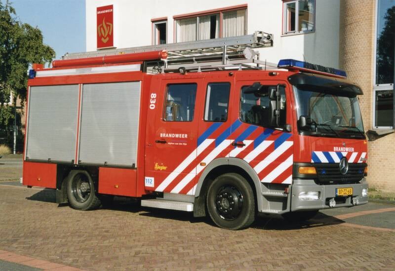 Kenteken: BP-ZZ-68 Roepnummer: 66-830 > 16-2232 Type voertuig: TS8 LD2800 HD265 T1500 Merk &amp; Type: Mercedes Benz 1325F36[Atego] Opbouw: Ziegler Brandweertechniek Bouwjaar: 2005 In dienst: 2005 Uit dienst: 2019. Naar Leiden-Zuid