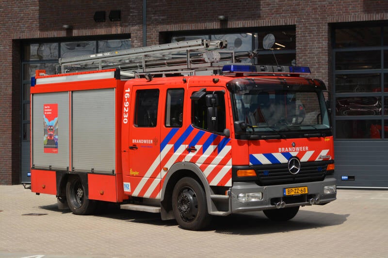 Kenteken: BP-ZZ-68 Roepnummer: 16-9230 Type voertuig: TS8 LD2800 HD265 T1500 Merk &amp; Type: Mercedes Benz 1325F36[Atego] Opbouw: Ziegler Brandweertechniek Bouwjaar: 2005 In dienst: 2022 Uit dienst: Standplaats: Regionaal inzetbaar