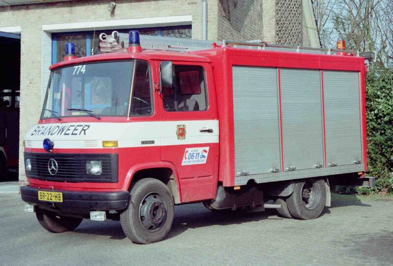 Kenteken: BR-22-HB TRoepnummer: 774 > 682 ype voertuig: HV-2 Merk &amp; Type: Mercedes Benz LF608D29 Opbouw: Martens Bouwjaar: 1986 In dienst: 1986 Uit dienst: 2002