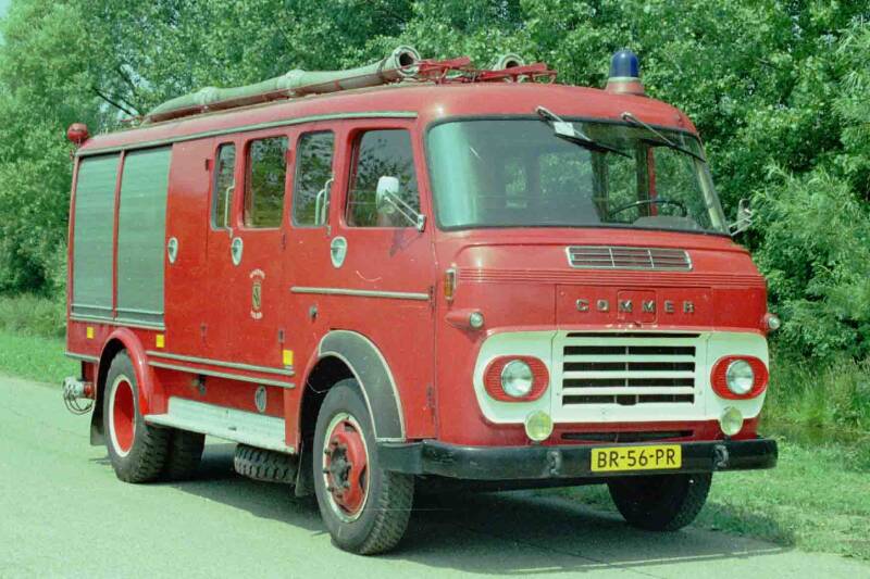 Kenteken: XB-71-26 > BR-56-PR Roepnummer: Type voertuig: TS10 LD2000 T2000 Merk &amp; Type: Commer VAKZ641 Opbouw: Bikkers Bouwjaar: 1965 In dienst: 1965 Uit dienst: 1980