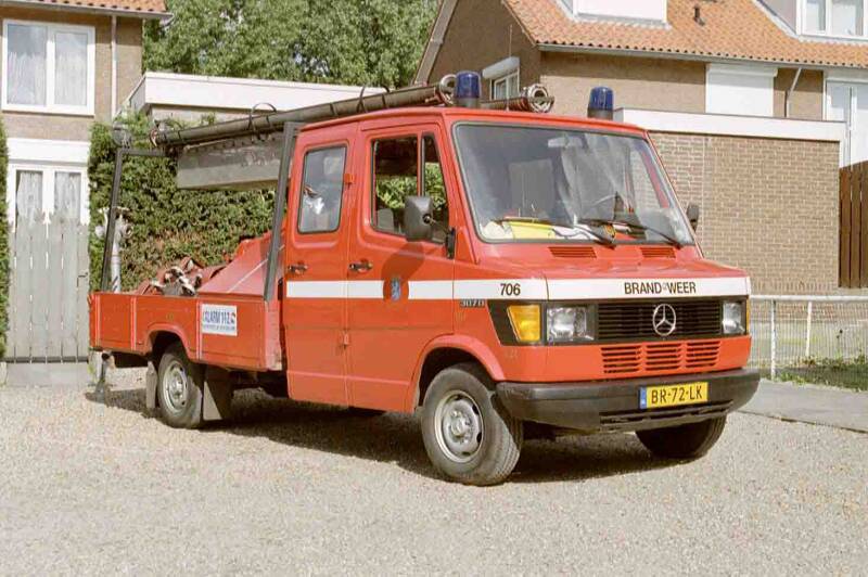 Kenteken: BR-72-LK Roepnummer: 706 Type voertuig: PM5 (MSD LD1700) Merk &amp; Type: Mercedes Benz 307D33 PickUp Opbouw: Eigen bouw / BMW - Rosenbauer (MSD) Bouwjaar: 1986 In dienst: 1986 Uit dienst: 2003