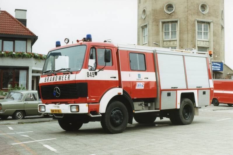 Kenteken: BR-91-BL Roepnummer: 849 Type voertuig: TS6 LD3000 HD250 T2000 Merk &amp; Type: Mercedes Benz 1017AF36 Opbouw: Doeschot-Rosenbauer Bouwjaar: 1986 In dienst: 1986 Uit dienst: 2002