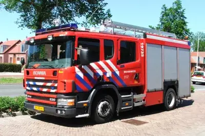 Kenteken: BR-BB-40 Roepnummer: 19-735 > 02-6932 Type voertuig: TS8 LD2800 HD265 T1500 Merk &amp; Type: Scania P94DB4x2NA230 Opbouw: Ziegler Brandweertechniek Bouwjaar: 2006 In dienst: 2006 Uit dienst: