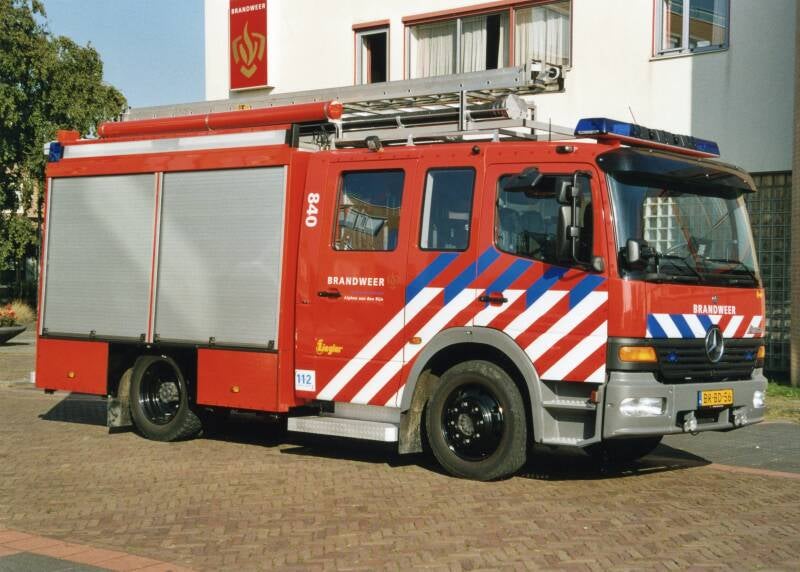 Kenteken: BR-BD-56 Roepnummer: 16-9232 Type voertuig: TS8 LD2800 HD265 T1500 Merk &amp; Type: Mercedes Benz 1325F36[Atego] Opbouw: Ziegler Brandweetechniek Bouwjaar: 2005 In dienst: 2005 Uit dienst: 2016.  Sinds 2016 regionaal reserve voertuig