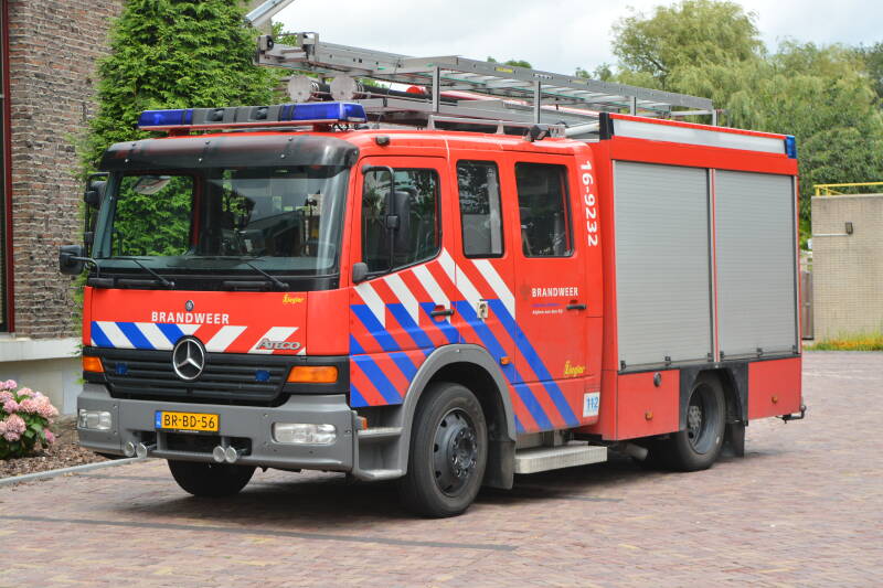 Kenteken: BR-BD-56 Roepnummer: 16-9232 Type voertuig: TS8 LD2800 HD265 T1500 Merk &amp; Type: Mercedes Benz 1325F36[Atego] Opbouw: Ziegler Brandweetechniek Bouwjaar: 2005 In dienst: 2005 Uit dienst: 2016.  Sinds 2016 regionaal reserve voertuig