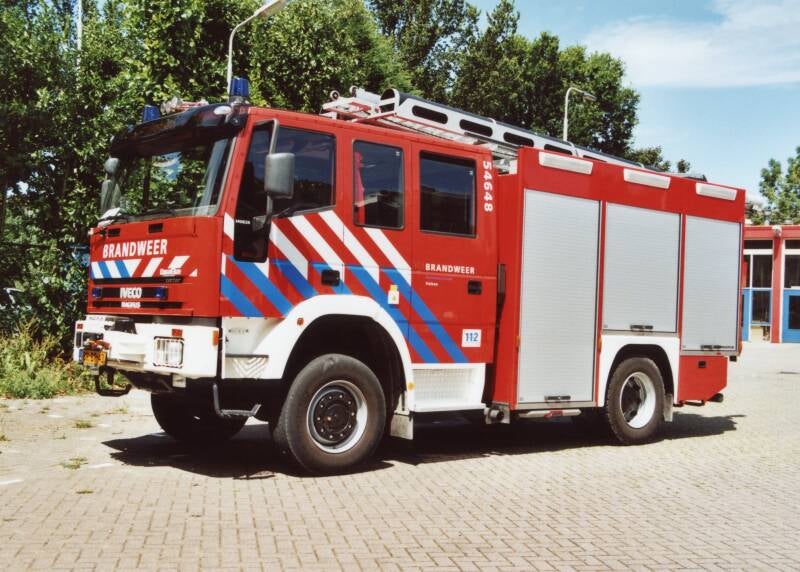 Kenteken: BR-BP-43 Roepnummer: 54-648 Type voertuig: TST7 LD3000 HD250 T2400 Merk &amp; Type: Iveco ML140E28W[EuroFire] Opbouw: Hilton-Magirus Bouwjaar: 2005 In dienst: 2005 Uit dienst: 2008. Naar korps  IJmuiden-Zeewijk