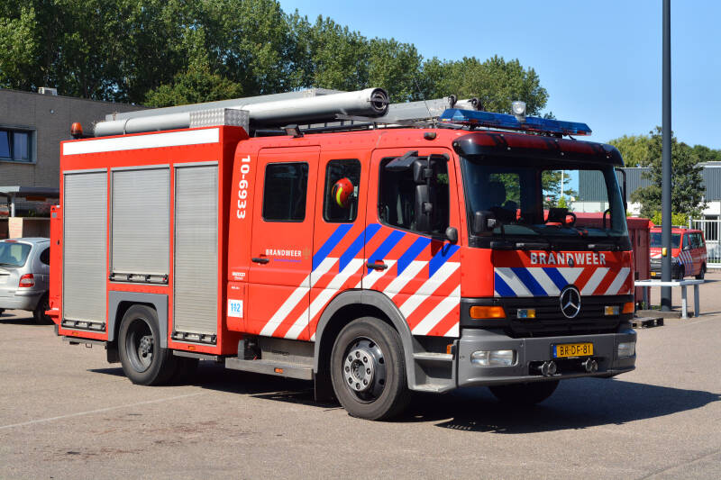 Kenteken: BR-DF-81 Roepnummer: 10-6933 Type voertuig: TS7 LD3250 HD240 T1500 Merk &amp; Type: Mercedes Benz 1328F36[Atego] Opbouw: Gemco-Godiva Bouwjaar: 2003 In dienst: 2015 Uit dienst: 2022. Afkomstig van brandweer Aalsmeer