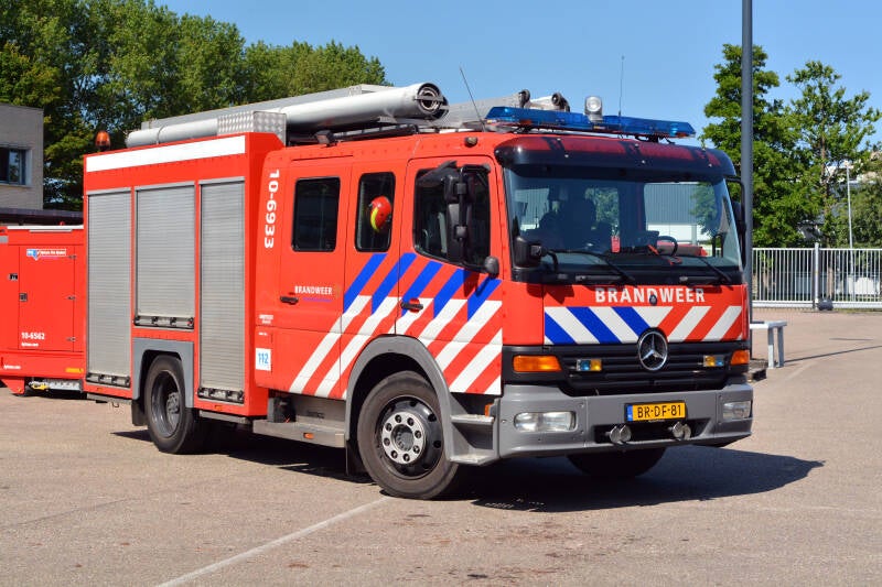 Kenteken: BR-DF-81 Roepnummer: 10-6933 Type voertuig: TS7 LD3250 HD240 T1500 Merk &amp; Type: Mercedes Benz 1328F36[Atego] Opbouw: Gemco-Godiva Bouwjaar: 2003 In dienst: 2015 Uit dienst: 2022. Afkomstig van brandweer Aalsmeer
