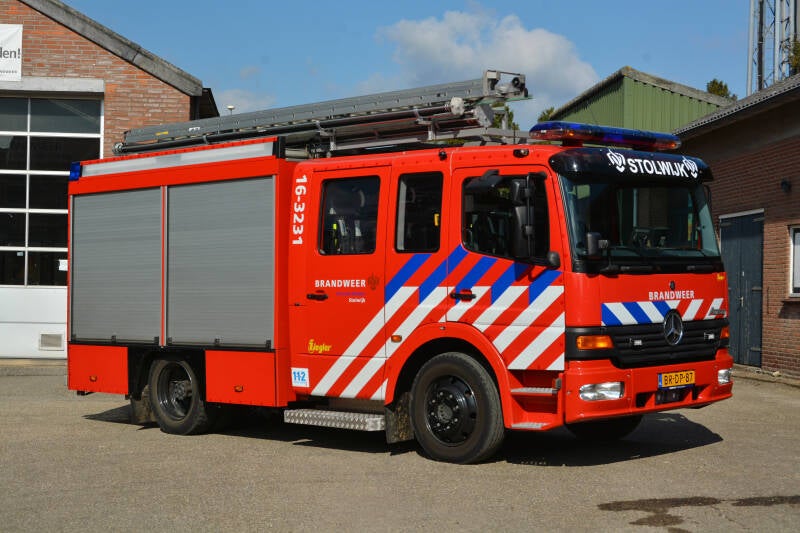 Kenteken: BR-DP-87 Roepnummer: 16-3231 Type voertuig: TS7 LD2800 HD265 T1500 Merk &amp; Type: Mercedes Benz 1325F36[Atego] Opbouw: Ziegler Brandweertechniek Bouwjaar: 2005 In dienst: 2015 Uit dienst:. Afkomstig van brandweer Sassenheim.