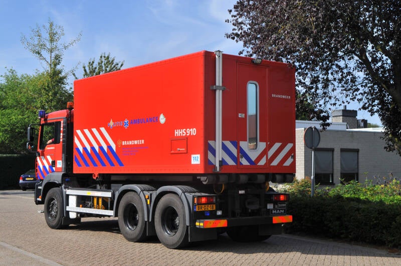 Kenteken: BR-DZ-18 Roepnummer: HHS863 > 23-4381 Type voertuig: HA Merk &amp; Type: MAN 26.350FDC[TG-A] Opbouw: Leebur Bouwjaar: 2005 In dienst: 2005 Uit dienst: 2020. Regionaal voertuig.