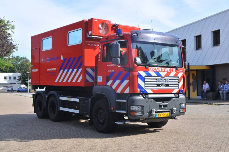 Kenteken: BR-DZ-18 Roepnummer: HHS863 > 23-4381 Type voertuig: HA Merk &amp; Type: MAN 26.350FDC[TG-A] Opbouw: Leebur Bouwjaar: 2005 In dienst: 2005 Uit dienst: 2020. Regionaal voertuig.