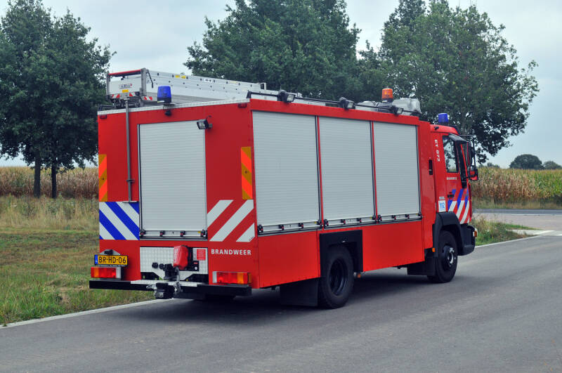 Kenteken: BR-HD-06 Roepnummer: ET872 > 23-5371 Type voertuig: HV-2 Merk &amp; Type: MAN 9.180BBF[L2000] Opbouw: HDS Bouwjaar: 2005 In dienst: 2005. Opmerkingen: Regionaal voertuig