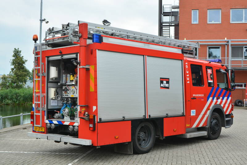 Kenteken: BR-LF-97 Roepnummer: 844 > 16-3131 Type voertuig: TS. LD2800 HD265 T1500 Merk &amp; Type: Mercedes Benz 1326F36[Atego] Opbouw: Ziegler Brandweertechniek Bouwjaar: 2005 In dienst: 2005