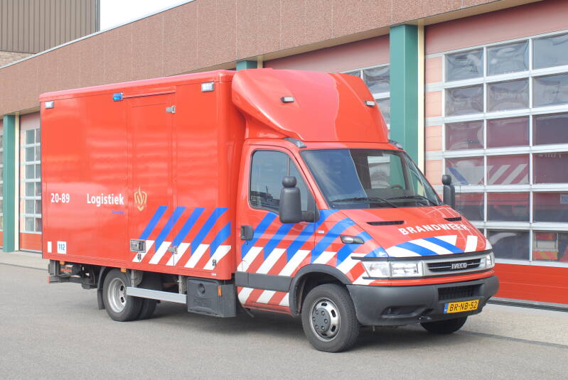 Kenteken: BR-NB-52 Roepnummer: 20-89 &gt; 03-9787 Type voertuig: VW-LO Merk &amp; Type: Iveco Daily 50C17 Opbouw: Compaan-dHollandia Bouwjaar: 2006 In dienst: 2006 Uit dienst: 2016