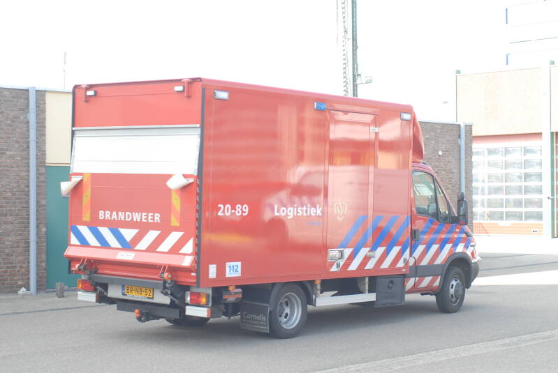 Kenteken: BR-NB-52 Roepnummer: 20-89 > 03-9787 Type voertuig: VW-LO Merk &amp; Type: Iveco Daily 50C17 Opbouw: Compaan-dHollandia Bouwjaar: 2006 In dienst: 2006 Uit dienst: 2016