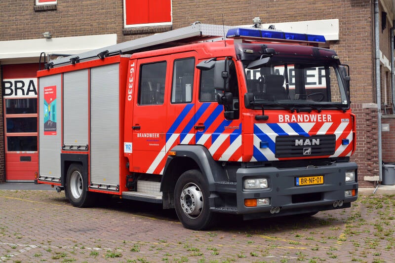 Kenteken: BR-NF-01 Roepnummer: 737 > 16-3330 Type voertuig: TS8 LD3250 HD250 T1500 Merk &amp; Type: MAN 14.250LLF[M2000-City] Opbouw: HDS-Godiva Bouwjaar: 2005 In dienst: 2005 Uit dienst: