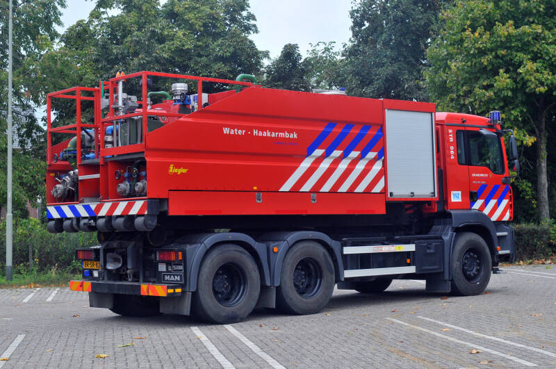 Kenteken: BR-SR-82 Roepnummer: 864 > 23-5481 Type voertuig: HA Merk &amp; Type: MAN 26.350FDC[TGA] Opbouw: Leebur Bouwjaar: 2006 In dienst: 2006 Uit dienst: 2020. Regionaal voertuig.