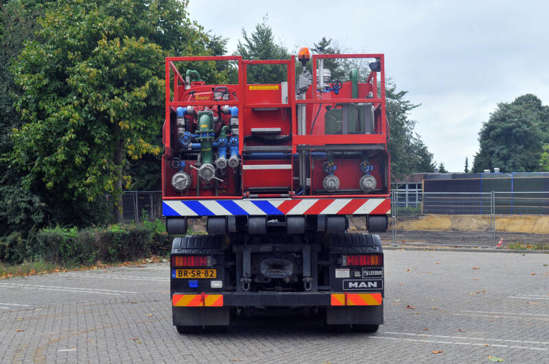 Kenteken: BR-SR-82 Roepnummer: 864 > 23-5481 Type voertuig: HA Merk &amp; Type: MAN 26.350FDC[TGA] Opbouw: Leebur Bouwjaar: 2006 In dienst: 2006 Uit dienst: 2020. Regionaal voertuig.