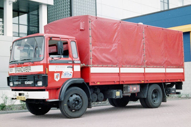 Kenteken: BS-25-JB Roepnummer: 581 Type voertuig: VW [GM] Merk &amp; Type: DAF FA1300DT400 Opbouw: ECF Bouwjaar: 1986 In dienst: 1986 Uit dienst: 2008 Standplaats: Haarlem