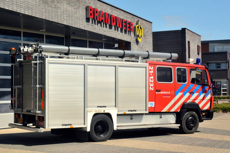 Kenteken: BS-97-SP Roepnummer: 748 > 21-1232 Type voertuig: TS9 LD2400 HD230 T2000 Merk &amp; Type: Mercedes Benz 1117F37[Ecol] Opbouw: Ajax-Ziegler Bouwjaar: 1986 In dienst: 1986 Uit dienst: