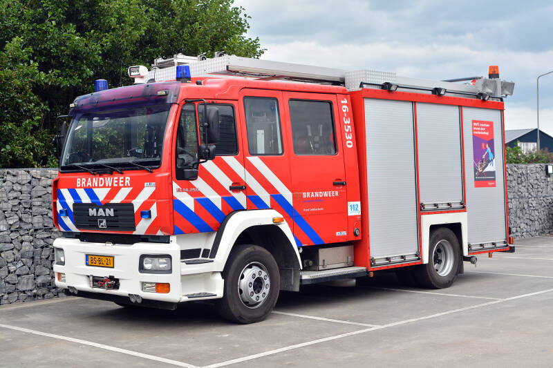 Kenteken: BS-BL-21 Roepnummer: 62-642 > 16-3530 Type voertuig: TS. LD3250 HD240 T1500 Merk &amp; Type: MAN 14.250LLF[M2000-City] Opbouw: HDS-Godiva Bouwjaar: 2006 In dienst: 2006 Uit dienst: