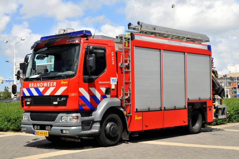 Kenteken: BS-HV-85 Roepnummer: 70-771 > 15-1270 > 15-5170 Type voertuig: HV-2+ Merk &amp; Type: DAF FF.LF55.250-15 Opbouw: Ziegler Brandweertechniek-Hiab Bouwjaar: 2006 In dienst: 2006 Uit dienst: