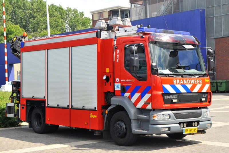 Kenteken: BS-HV-85 Roepnummer: 70-771 > 15-1270 > 15-5170 Type voertuig: HV-2+ Merk &amp; Type: DAF FF.LF55.250-15 Opbouw: Ziegler Brandweertechniek-Hiab Bouwjaar: 2006 In dienst: 2006 Uit dienst:
