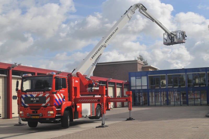 Kenteken: BS-RD-14 Roepnummer: 54-757 > 12-2450 Type voertuig: HW-32 Merk &amp; Type: MAN 18.350BLF[TGA] Opbouw: Metz-Wümag Bouwjaar: 2007 In dienst: 2012 Uit dienst: 2017. Opmerkingen: Tot 2012 gestationeerd te Heemstede.