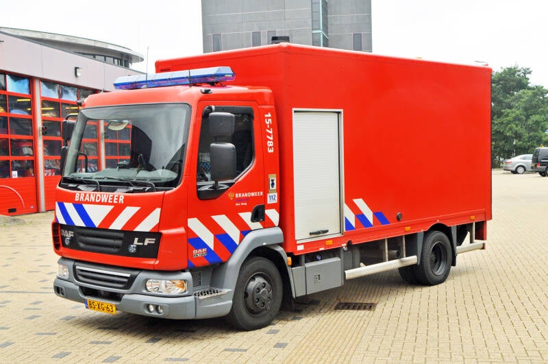Kenteken: BS-XG-63 Roepnummer: VA3 > 62 > 70-062 > 15-7783 Type voertuig: SL-(AB) Merk &amp; Type: DAF LF45.150-8CE335 Opbouw: Akkermans-dHollandia Bouwjaar: 2003 In dienst: 2003 Uit dienst: 201. Standplaats: den Haag - Loosduinen.  Naar korps Wateringen