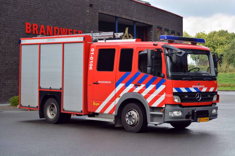 Kenteken: BS-ZV-44 Roepnummer: 01-0106 Type voertuig: HV-2 Merk &amp; Type: Mercedes Benz 1325F[Atego] Opbouw: Ziegler Brandweertechniek Bouwjaar: 2007 In dienst: 2020 Uit dienst:. Regionaal inzetbaar. Afkomstig van Zuidbroek