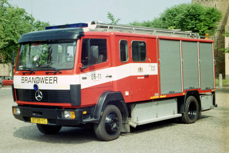 Kenteken: BT-35-YG Roepnummer: 737 Type voertuig: TS8 LD2400 HD250 T1500 Merk &amp; Type: Mercedes Benz 1117F37[Ecol] Opbouw: Mostard-Bachert Bouwjaar: 1987 In dienst: 1987 Uit dienst: 2001