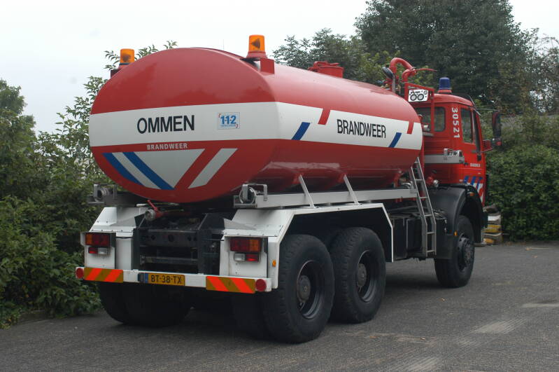 Kenteken: BT-38-TX Roepnummer: 809 > 521 Type voertuig: TW3 (LD1600 T11500/400) Merk &amp; Type: Mercedes Benz 2628AK48 Opbouw: Doeschot-Rosenbauer Bouwjaar: 1987 In dienst: 1987 Uit dienst: 2009.