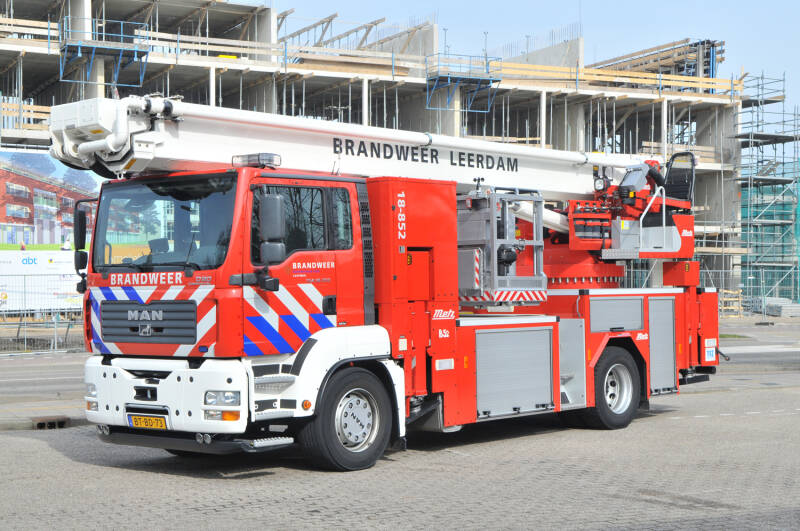 Kenteken: BT-BD-73 Roepnummer: 18-852 < 18-8551 > 09-6851 Type voertuig: HW-32 Merk &amp; Type: MAN 18.360BLF[TGA] Opbouw: Metz-Wümag Bouwjaar: 2006 In dienst: 2007 Uit dienst: