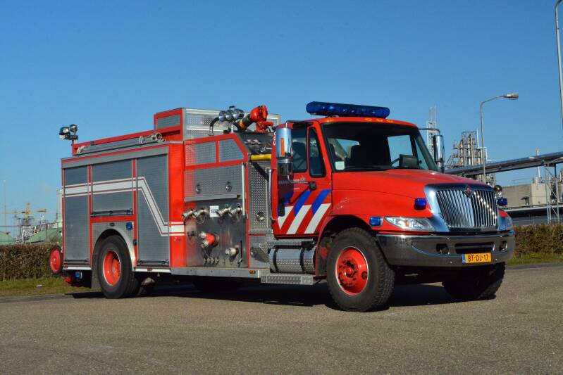 Kenteken: BT-DJ-17 Roepnummer: 18-665 > 18-6539 Type voertuig: SB3 LD10000 T-/3900 Merk &amp; Type: International Opbouw: E-One Bouwjaar: 2003 In dienst: 2003 Uit dienst: