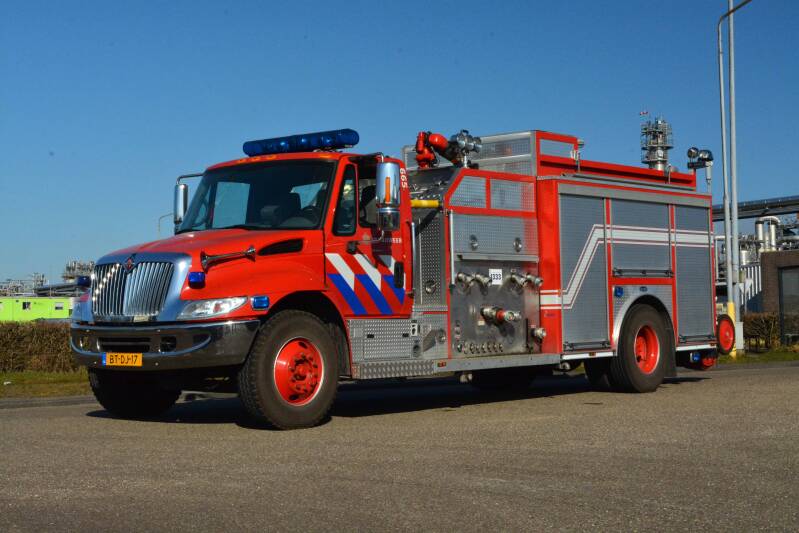 Kenteken: BT-DJ-17 Roepnummer: 18-665 > 18-6539 Type voertuig: SB3 LD10000 T-/3900 Merk &amp; Type: International Opbouw: E-One Bouwjaar: 2003 In dienst: 2003 Uit dienst: