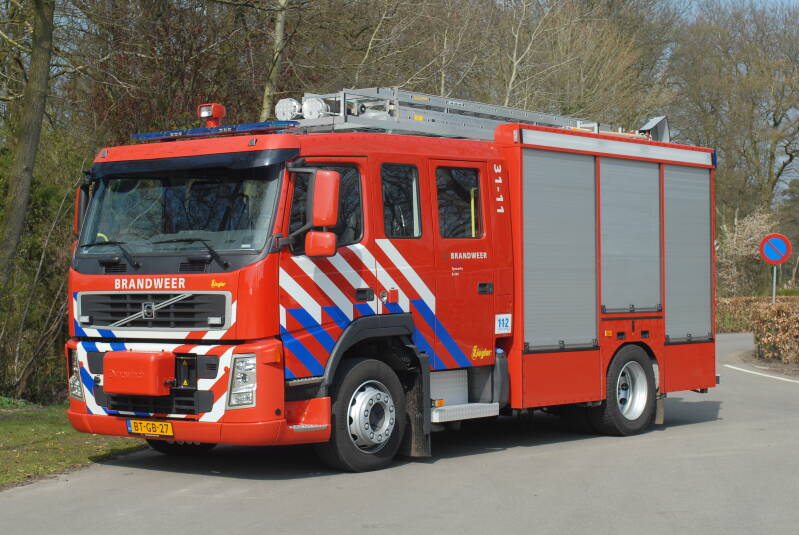Kenteken: BT-GB-27 Roepnummer: 31-11 > 03-8131 Type voertuig: TS8 LD3000 HD250 T2400 Merk &amp; Type: Volvo FM9.340 Opbouw: Ziegler Brandweertechniek Bouwjaar: 2007 In dienst: 2007 Uit dienst: