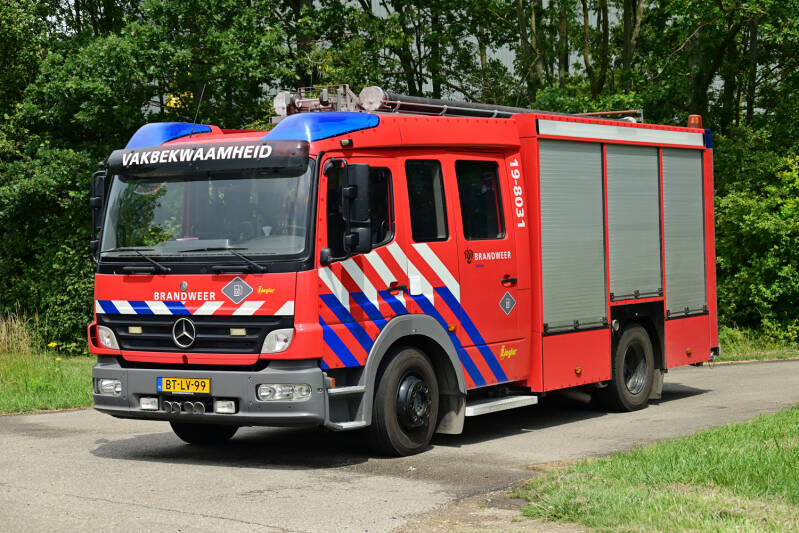 Kenteken: BT-LV-99 Roepnummer: 19-8031 Type voertuig: TS6 LD3000 HD265 T2000/100 Merk &amp; Type: Mercedes Benz 1426F38[Atego] Opbouw: Ziegler Brandweertechniek Bouwjaar: 2007 In dienst: 2024 Uit dienst:  Regionaal inzetbaar.