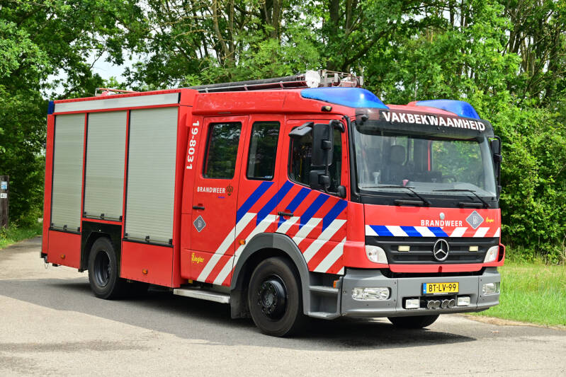 Kenteken: BT-LV-99 Roepnummer: 19-8031 Type voertuig: TS6 LD3000 HD265 T2000/100 Merk &amp; Type: Mercedes Benz 1426F38[Atego] Opbouw: Ziegler Brandweertechniek Bouwjaar: 2007 In dienst: 2024 Uit dienst:  Regionaal inzetbaar.