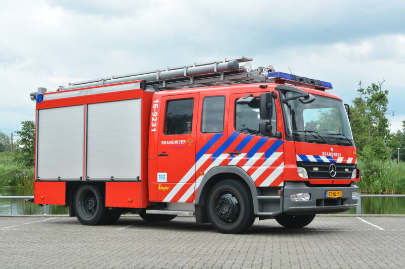 Kenteken: BT-NL-77 Roepnummer: 442 > 16-9231 Type voertuig: TS8 LD3000 HD265 T1500 Merk &amp; Type: Mercedes Benz 1426F..[Atego] Opbouw: Ziegler Brandweertechniek Bouwjaar: 2007 In dienst: 2007 Uit dienst: 2011