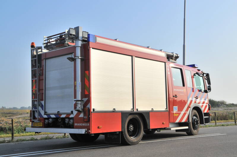 Kenteken: BT-TX-99 Roepnummer: 743 > 16-9233 Type voertuig: TS7 LD2800 HD265 T1500 Merk &amp; Type: Mercedes Benz 1426F..[Atego] Opbouw: Ziegler Brandweertechniek Bouwjaar: 2008 In dienst: 2008 Uit dienst:. Regionaal voertuig.