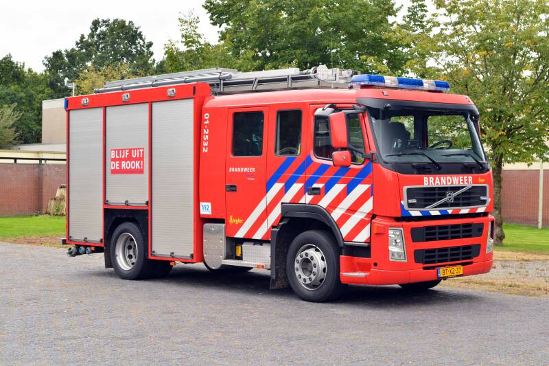 Kenteken: BT-XZ-37 Roepnummer: 34-833 > 01-2532 Type voertuig: TS8 LD2800 HD265 T2400 Merk &amp; Type: Volvo FM9.300 Opbouw: Ziegler Brandweertechniek Bouwjaar: 2008 In dienst: 2008 Uit dienst: