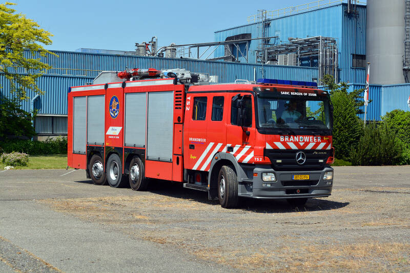 Kenteken: BT-ZL-96 Roepnummer: TS2 Type voertuig: SB6(GS) MD/LD8000 T2500/2500 Merk &amp; Type: Mercedes Benz 3551F73(8x2)[Actros] Opbouw: Ziegler Brandweertechniek Bouwjaar: 2008 In dienst: 2008 Uit dienst: Standplaats: Bergen op Zoom
