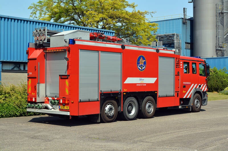 Kenteken: BT-ZL-96 Roepnummer: TS2 Type voertuig: SB6(GS) MD/LD8000 T2500/2500 Merk &amp; Type: Mercedes Benz 3551F73(8x2)[Actros] Opbouw: Ziegler Brandweertechniek Bouwjaar: 2008 In dienst: 2008 Uit dienst: Standplaats: Bergen op Zoom