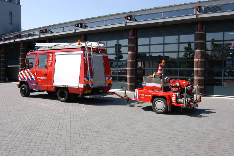 Kenteken: BV-63-XF Roepnummer: 41-876 > 07-1161 Type voertuig: PM8 Merk &amp; Type: Mercedes Benz 709D31[Ecov] Opbouw: Doeschot-Rosenbauer Bouwjaar: 1987 In dienst: 1987 Uit dienst: 2012