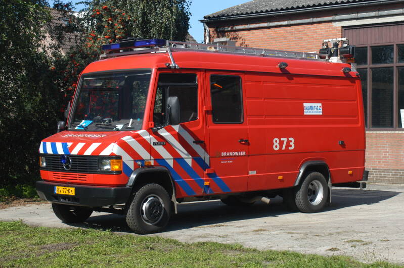 Kenteken: BV-77-KK Roepnummer: 81-873 Type voertuig: HV-2 Merk &amp; Type: Mercedes Benz 709FD37[Ecov] Opbouw: Mostard Bouwjaar: 1987 In dienst: 2001 Uit dienst: 2010