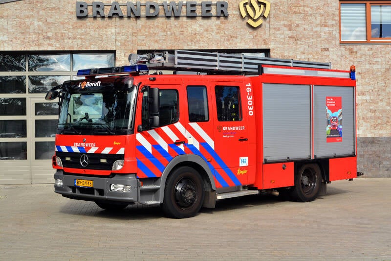 Kenteken: BV-DN-46 Roepnummer: 16-3030 Type voertuig: TS7 LD2800 HD265 T1500 Merk &amp; Type: Mercedes Benz 1426F36[Atego] Opbouw: Ziegler Brandweertechniek Bouwjaar: 2008 In dienst: 2015 Uit dienst:.. Afkomstig van Voorschoten